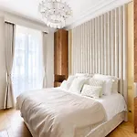 Artistic Luxury 3-Bedroom Apartment - Champs-Élysées