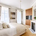 Artistic Luxury 3-Bedroom Apartment - Champs-Élysées