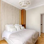 Artistic Luxury 3-Bedroom Apartment - Champs-Elysees